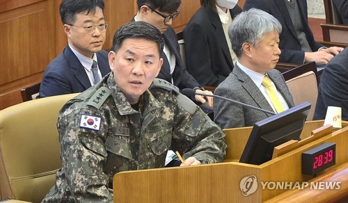 이진우 전 육군 수도방위사령관이 4일 서울 종로구 헌법재판소에서 열린 윤석열 대통령 탄핵심판 5차 변론기일에 증인으로 출석하고 있다. [헌법재판소 제공=연합뉴스]